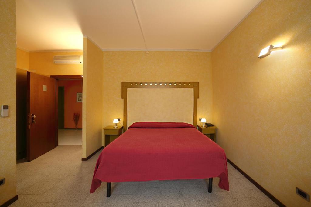 Aquamaris Hotel Sala Baganza Habitación foto